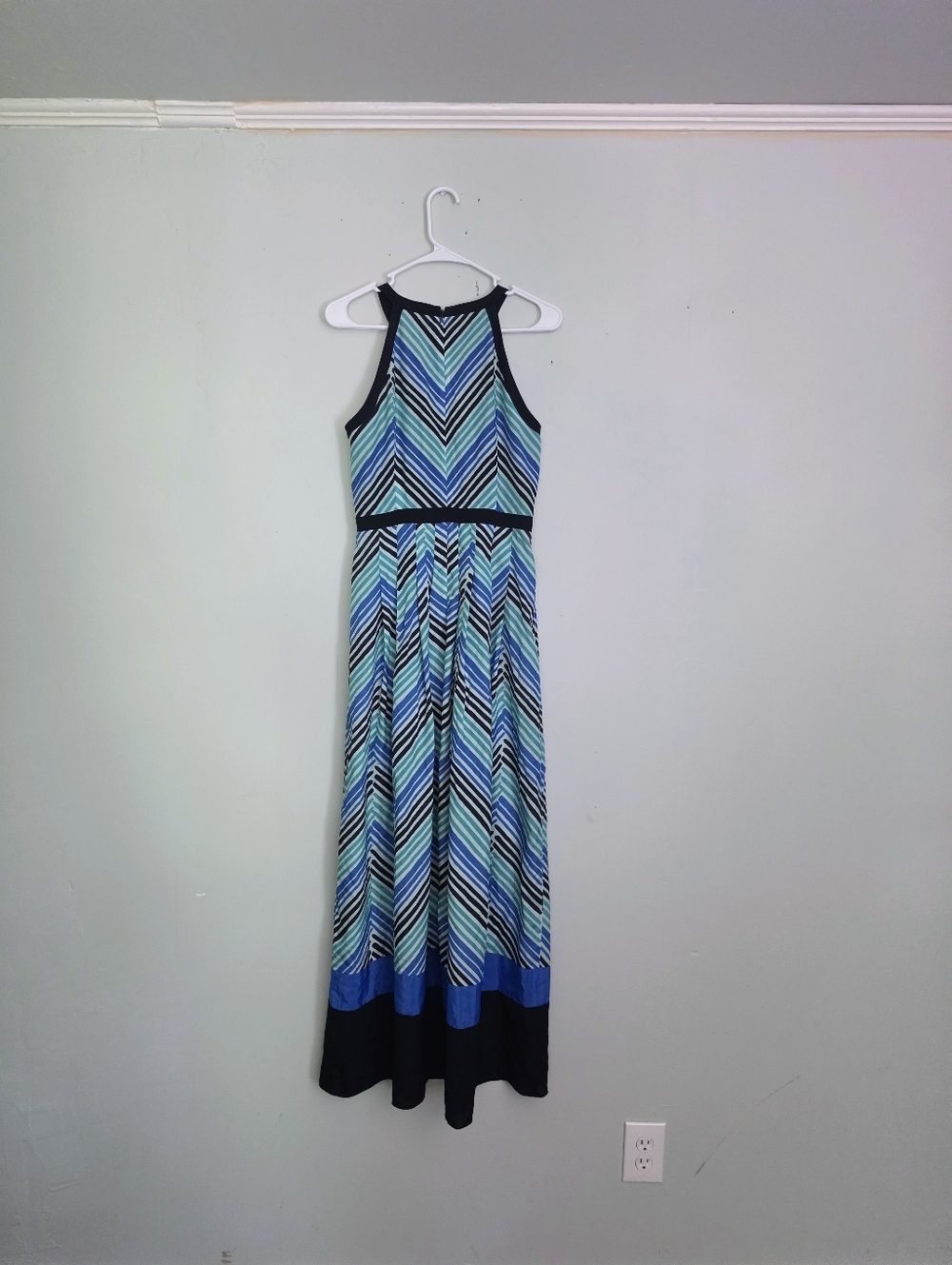 Ann Taylor Sleeveless Chevron Maxi Dress - Picture 4 of 8